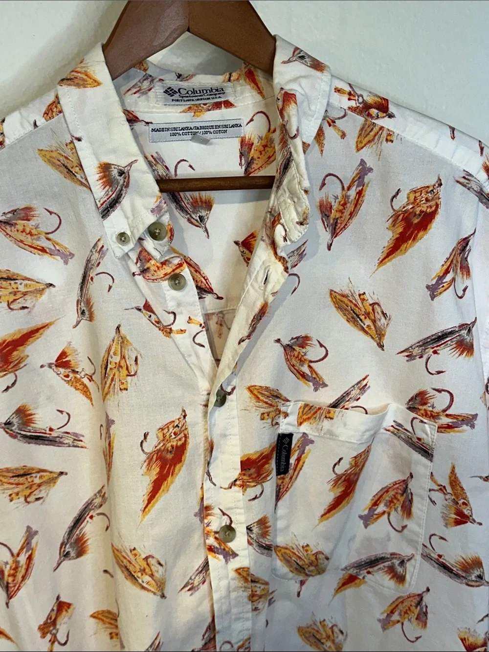 100% Cotton Short-Sleeve Shirt with Orange lure graphic Print L